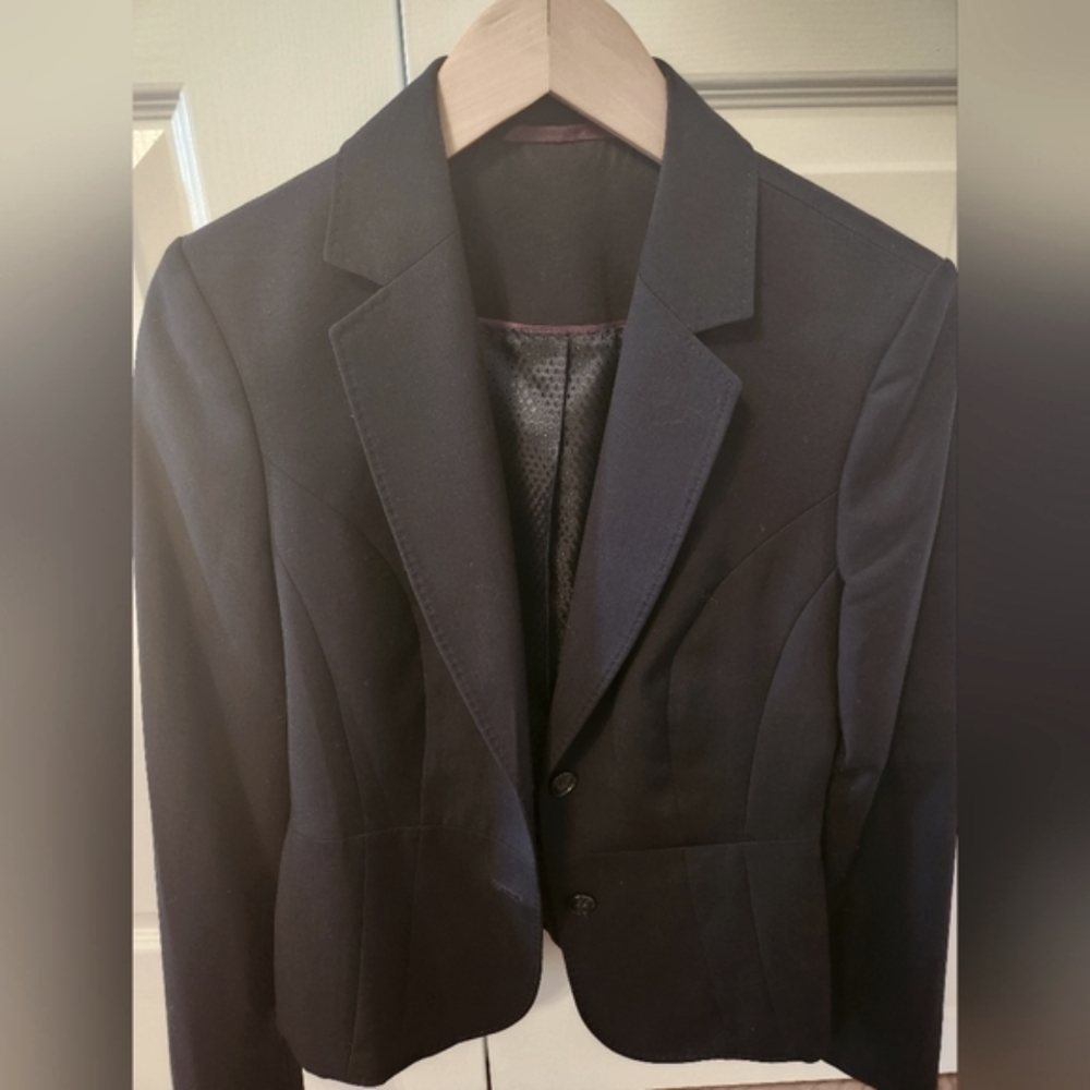Austin Reed 100% Wool Navy Suit in Excellent Condition - Picture 2 of 8